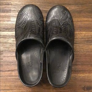 Dansko Professional Tooled Clogg